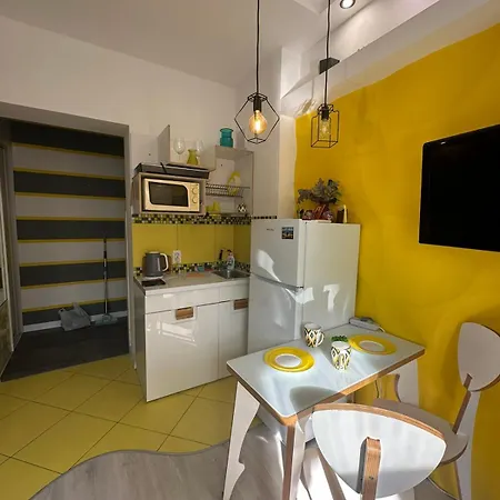 шпитальна 30 *